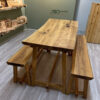 میز و نیمکت چوبی