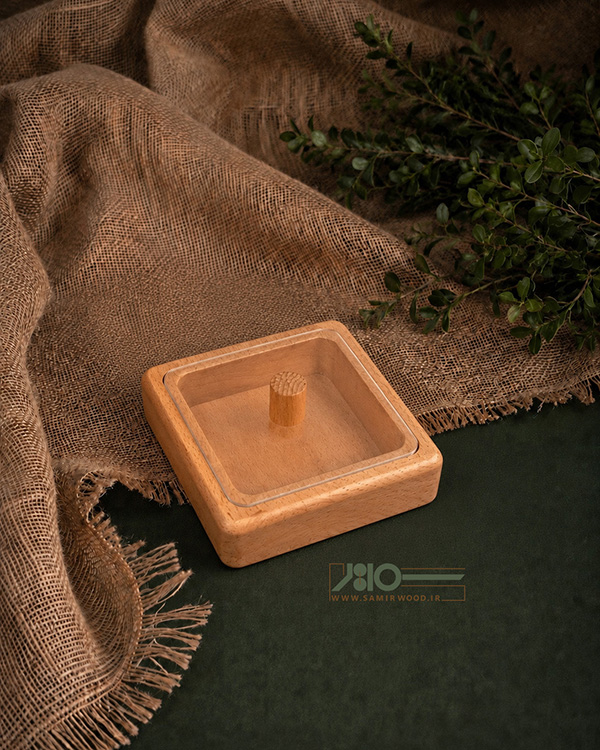 اردو خوری چوبی درب دار